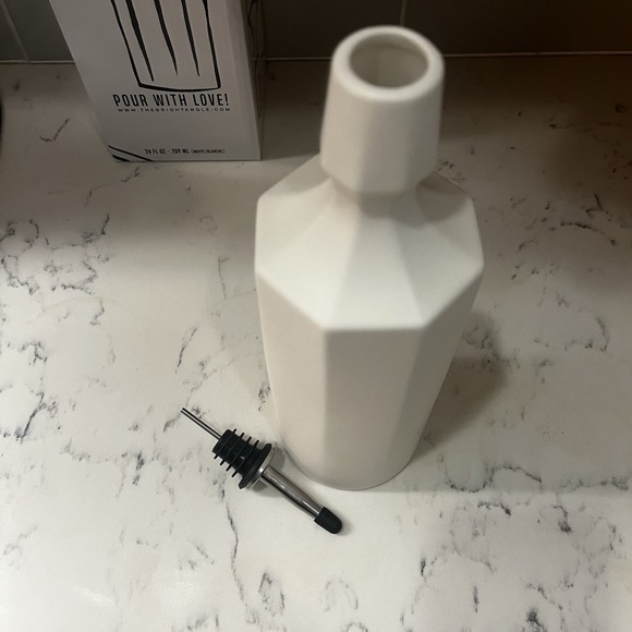 The Bright Angle Olive Oil Vinegar Bottle Elixir POUR WITH LOVE 24 oz NIB - Picture 5 of 9